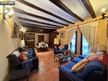 Exclusiva Casa Señorial de 380 m2 con Garaje Triple y Terrazas Panorámicas en Alquézar