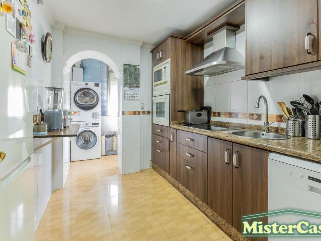 EXCLUSIVA. Acogedor piso de 3 dormitorios y 1 baño, en La Cartuja. Zona sur. Completamente reformado