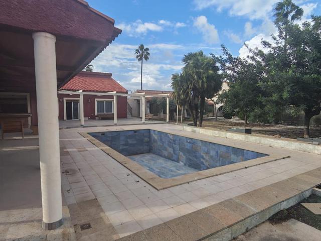 Exclusiva finca con amplias instalaciones y múltiples posibilidades en Sangonera la Seca