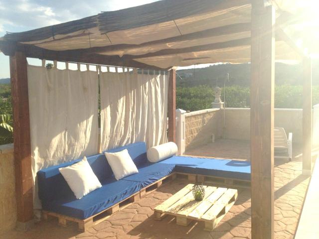 Exclusiva finca con huerta de limoneros y licencia turística en Álora