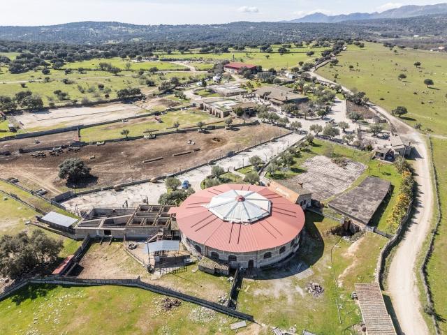 Hacienda De Lujo Con Plaza De Toros Y 93 Hectáreas A 40 Minu. 0m² Robledo de Chavela
