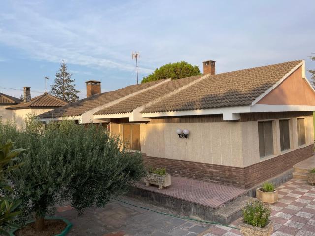 Exclusiva Finca, terreno urbano de 2740 metros, con vivienda de 310 metros y piscina privada