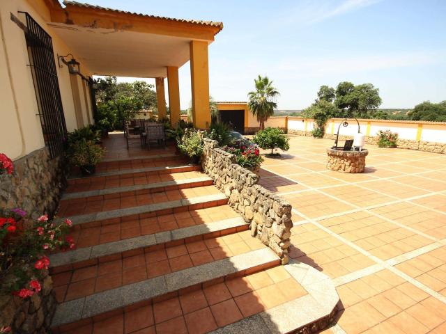 Exclusiva finca en venta con explotación agrícola y vvda. de alto nivel – 65 hs. en plena naturaleza