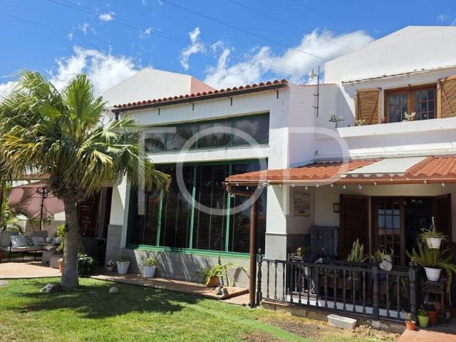 Exclusiva casa señorial con vistas al mar, gran parcela y po. 374m² Candelaria