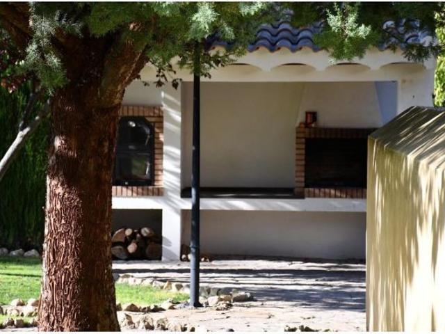 Exclusiva finca rural con cortijo, nogales y licencia turística