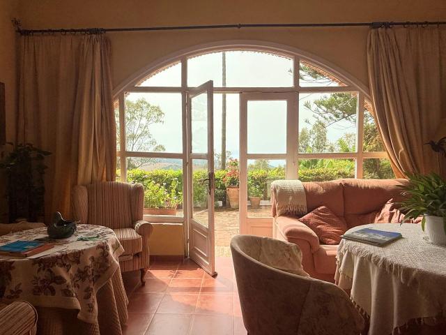 Exclusiva finca urbana sobre 3 parcelas sumando un total de. 500m² El Pelayo