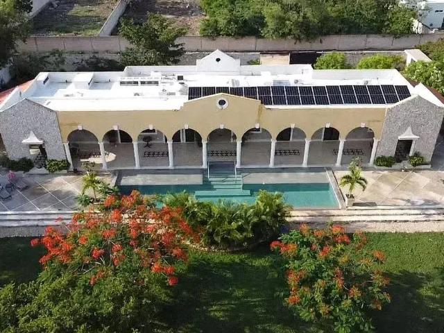 Exclusiva Hacienda Contemporánea en venta dentro del Club de Polo de Yucatán