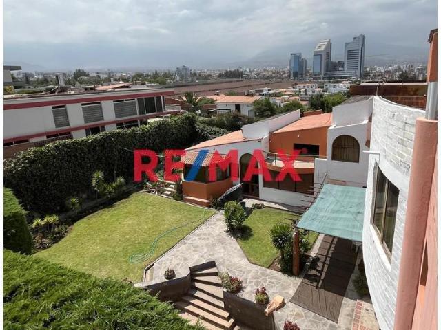Exclusiva Oportunidad De Inversión En Cerro Colorado ✨Casa Con Amplio Terreno Sin Construir!
