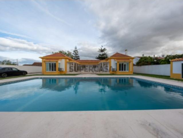 Exclusiva Moradia com Piscina em Lote de 1.850 m² Benfica do Ribatejo
