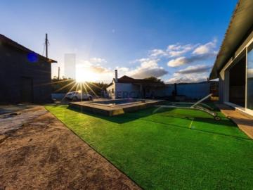 Exclusiva Moradia T4 Remodelada: 6.200m² de Terreno a menos de 1h de Lisboa
