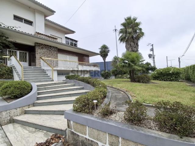 Exclusiva Moradia T5 com Piscina e Lote de 2.244 m² Lijó, Barcelos