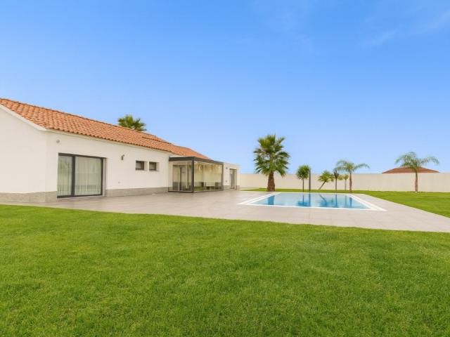 Exclusiva Moradia Térrea T3 | 2.000 m² | Piscina Aquecida | Anexo Completo independente