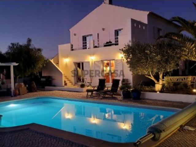 Exclusiva Moradia V4 Com Piscina e Vista Deslumbrante