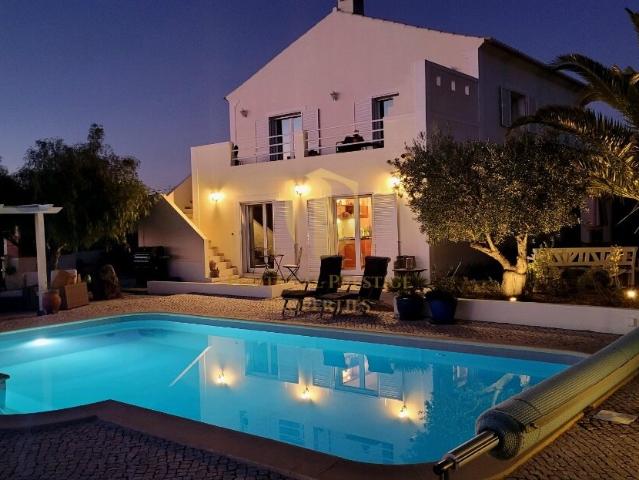Exclusiva Moradia V4 Com Piscina e Vista Deslumbrante