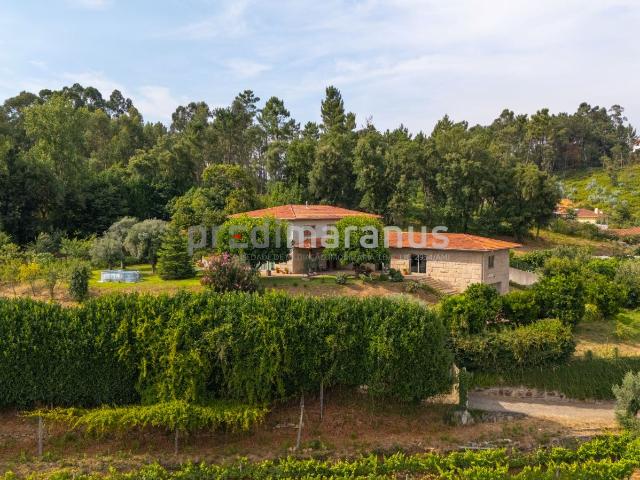 Exclusiva moradia com 7 quartos 5 suites, terreno com 5000m2. Vistas deslumbrantes sobre a serra e cidade de Amarante