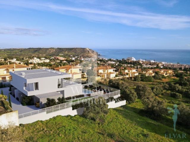 Exclusiva Moradia com Vista Mar e Piscina Privada na Praia d. 205m² Luz