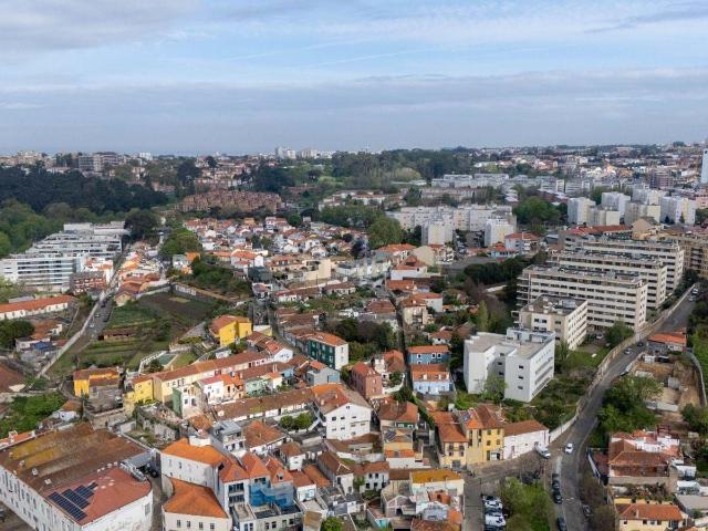 Exclusiva Moradia de Luxo no Coração do Ouro – Rua Senhor da Boa Morte, Porto