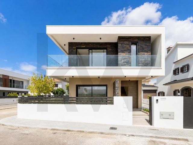 Exclusiva Moradia Nova Contemporânea T4 – Quinta da Charnequinha, Foros de Amora