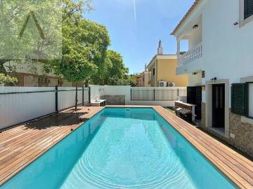 Exclusiva Moradia Renovada 225 m²: Piscina, 4 Quartos e Am. 180m² Pechão
