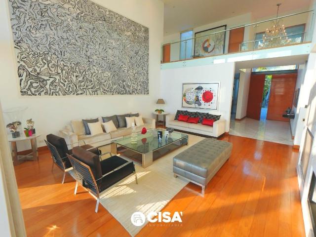Exclusiva Mansión de Lujo en Venta | 2,650 m² de Terreno | Elegancia, Privacidad