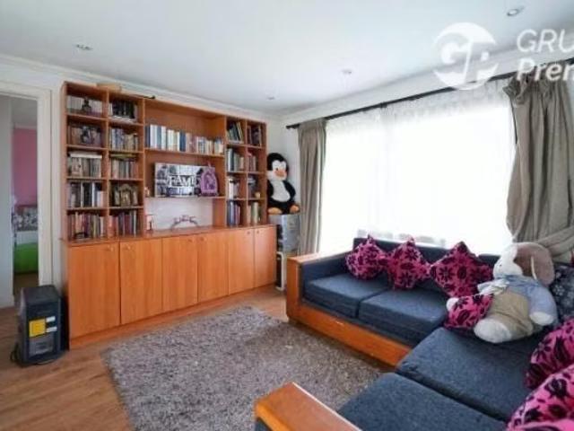 Exclusiva parcela con 2 casas con piscina y seguridad 24/7 | 8 dormitorios por 16800.00 en Talagante
