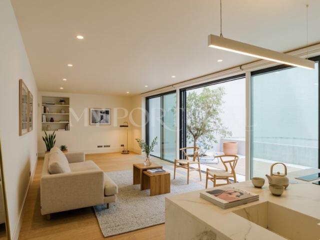 Exclusiva Penthouse T2 com Piscina Privativa no Coração de Lisboa Rossio