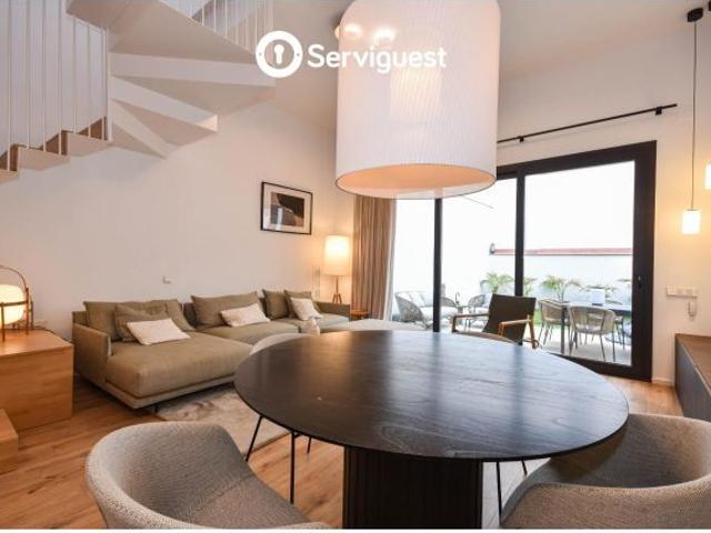 Exclusiva planta baja dúplex de obra nueva con terrazas privadas en el corazón de Gràcia