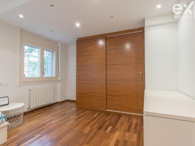 Exclusiva planta baja en alquiler con jardín de 200 m² y piscina en Finestrelles