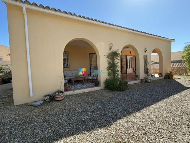 Exclusiva presentada por AlmeriaCasas. Impresionante villa d. 131m² Albánchez