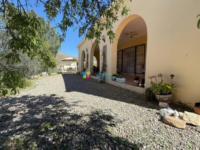 Exclusiva presentada por AlmeriaCasas. Impresionante villa d. 131m² Albánchez