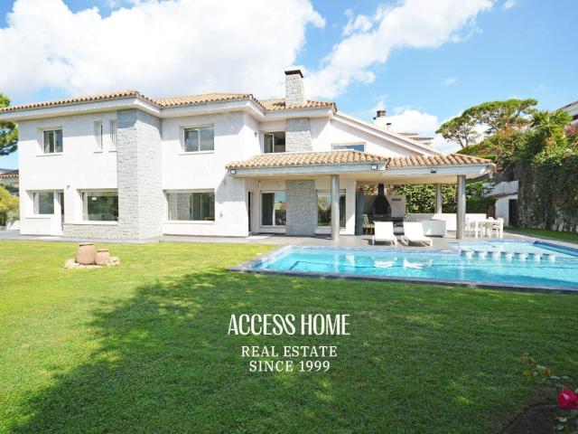 Exclusiva propiedad con vistas a mar en Can Teixidó, Alella 373m² Alella