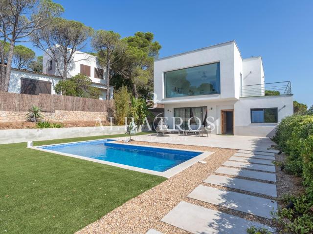 Villa de lujo en alquiler en Costa Brava con vistas panorámicas al mar