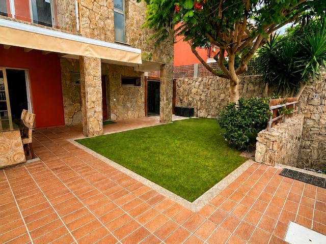 Exclusiva propiedad con parcela privada, terrazas, jacuzzi y amplio garaje en Tauro, Mogán