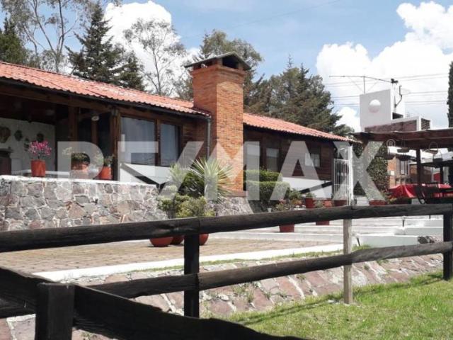 Exclusiva Propiedad Ecuestre con Caballerizas y Casa de Campo Premium