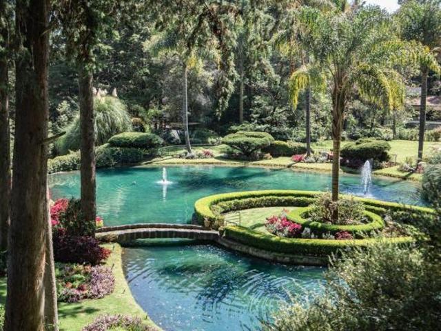 Exclusiva propiedad en venta de 2 casas con lago artificial privada en Rancho San Francisco