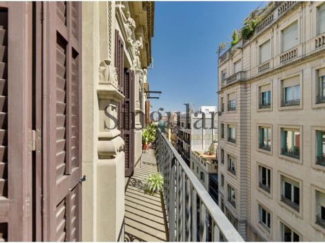 Exclusiva propiedad esquinera en finca regia en Passeig de Gràcia