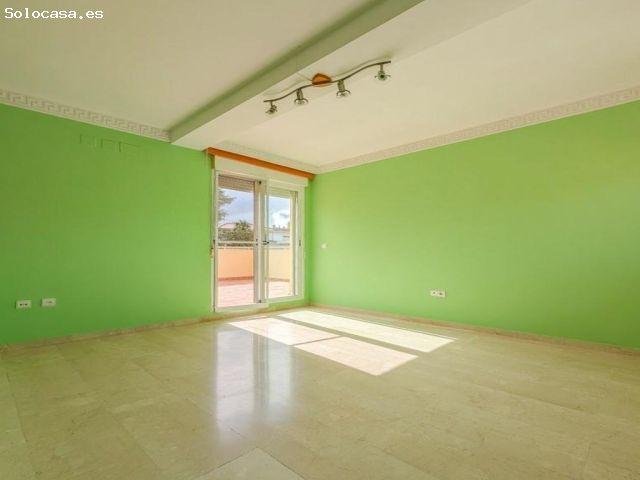 Exclusiva Residencia Unifamiliar en Cájar: Haciendo esquina. Espacio, Calidad y Bienestar para su Fa