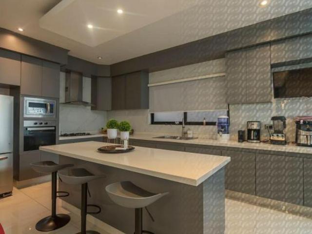 EXCLUSIVA RESIDENCIA CONTEMPORANEA EN VENTA EN FRACC PRIVADO EN MONTE MAGNO