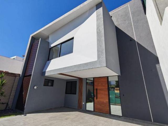Exclusiva residencia con un diseño moderno y espacios amplios Lomas Angelópolis 2