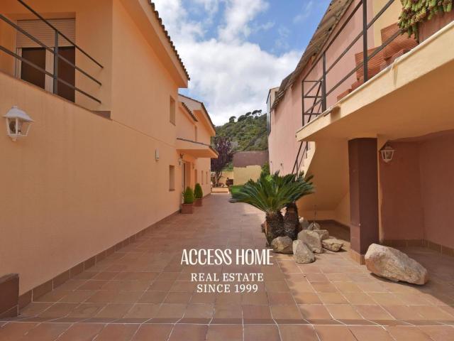 Exclusivo chalet independiente con vistas panorámicas a mar. 772m² Badalona