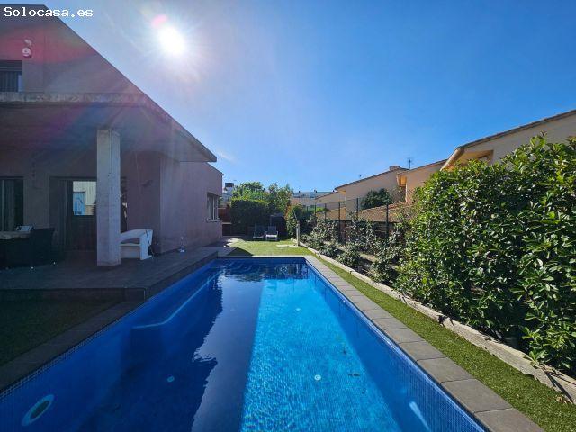 Exclusiva residencia de lujo con piscina privada, escalera flotante y rápida conexión con Girona