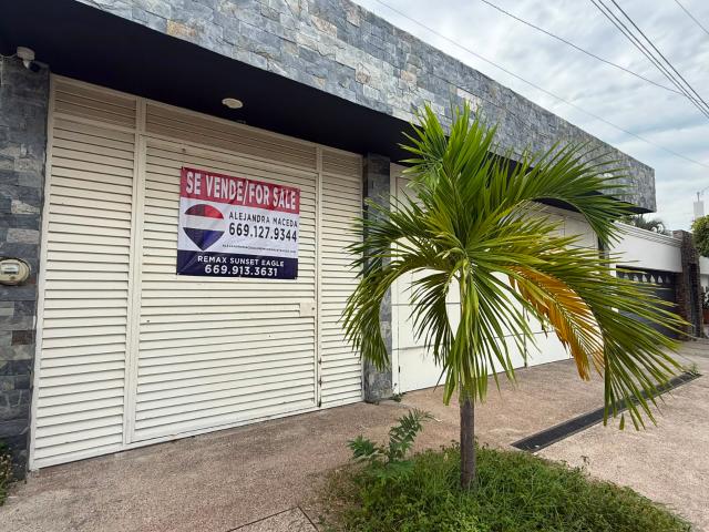 EXCLUSIVA RESIDENCIA EN VENTA CON ALBERCA EN LOMAS DE MAZATLAN