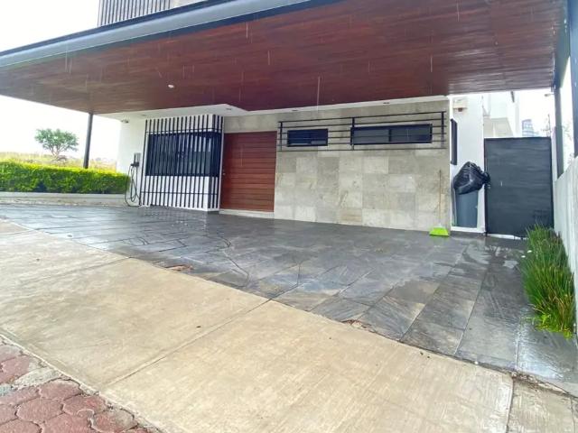 Exclusiva residencia en venta en Pedregal de Vista Hermosa – Querétaro