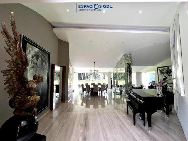 Exclusiva Residencia en Venta o Renta, en Club de Golf Santa Anita
