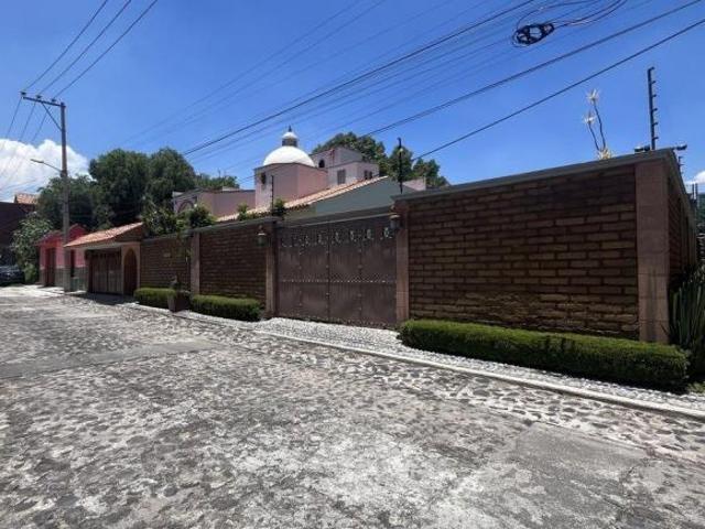 ¡EXCLUSIVA RESIDENCIA EN XOCHIMILCO!