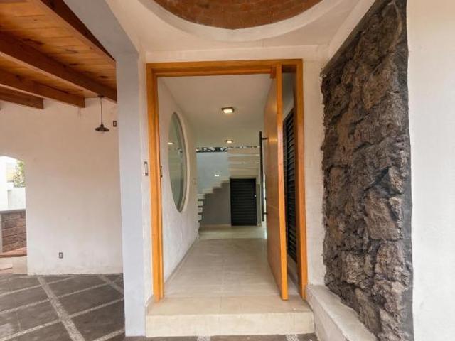 Exclusiva Residencia Moderna en Residencial Zacango, Calimaya – Acabados de Lujo y Amplios Espacios
