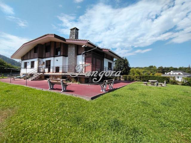 Exclusiva Tangora inmobiliaria. Maravillosa finca en Busturia, en el corazón de Urdaibai