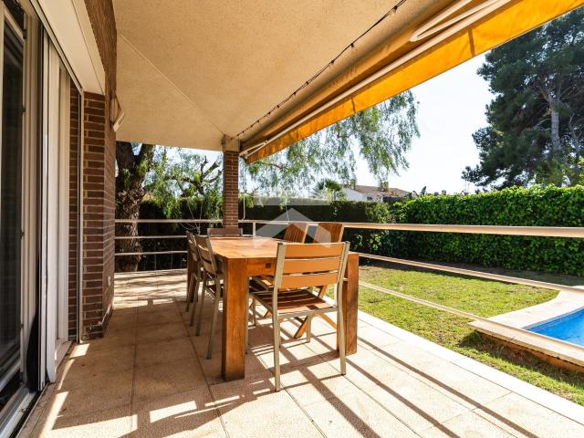 Exclusiva vivienda completamente reformada con un cuidado di. 240m² Tarragona