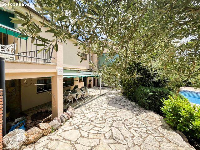 EXCLUSIVA VIVIENDA CON DOS PLANTAS INDEPENDIENTES, JARDÍN Y PISCINA EN COLLBATÓ, A LOS PIES DE MONTS