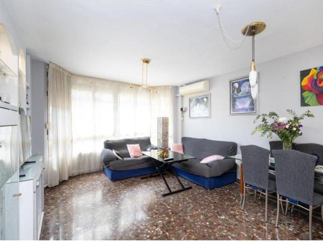 Exclusiva vivienda con gran terraza y múltiples posibilidades frente a Plaza José Zamora en Maracena
